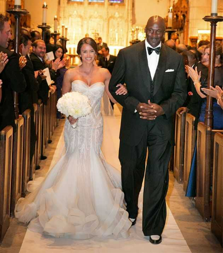 Yvette Prieto and Michael Jordan during their marriage ceremony