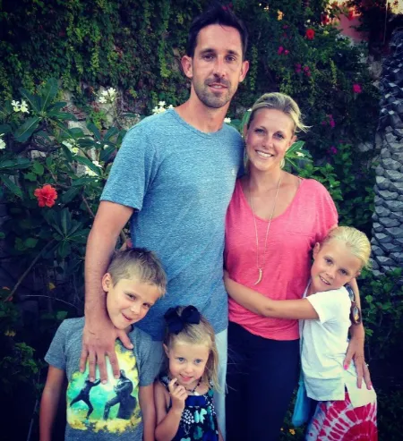 mandy shanahan with her husband kyle shanahan and children carter, lexi, and stella shanahan 