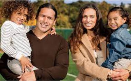 theodora holmes with her husband troy polamalu and her children ephraim and paisios polamalu