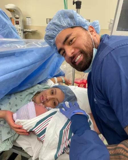 manti te'o wife jovi nicole engbino delievering their second child named kyro