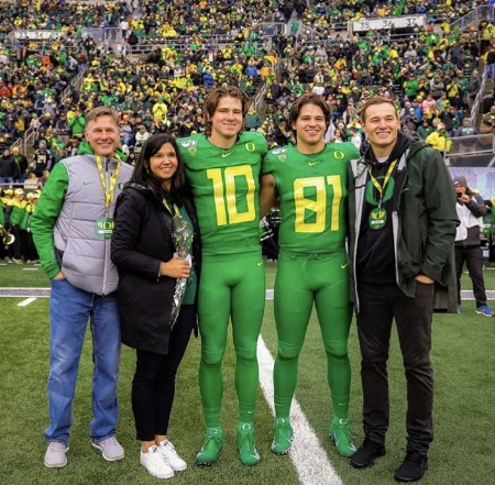 justin herbert with his family memeber