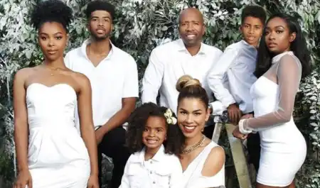 kenny smith with his kids