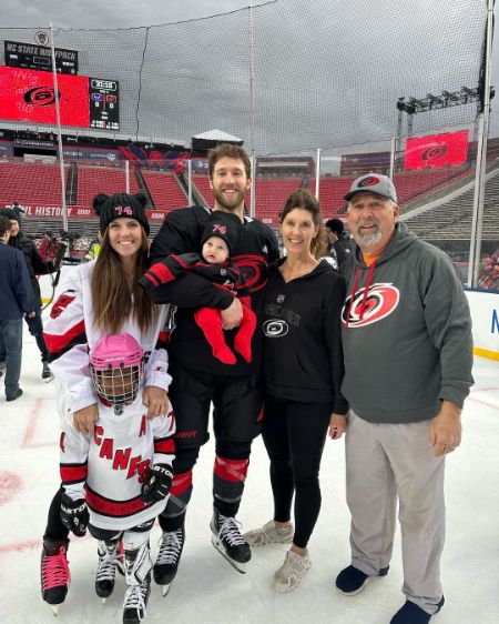 jaccob slavin and kylie slavin along with their parents wendi slavin and robert slavin and two children emersyn and charles slavin