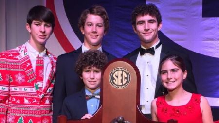 stetson bennet iv with his siblings knox, luke, maverick, and olivia bennett