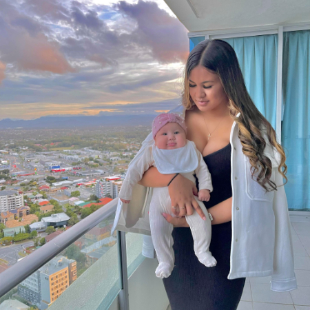 freda puru holding her daughter leila arohamauroa