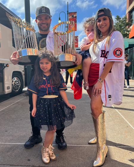 jose altuve and nina altuve with their two daughter melaine and antonella altuve