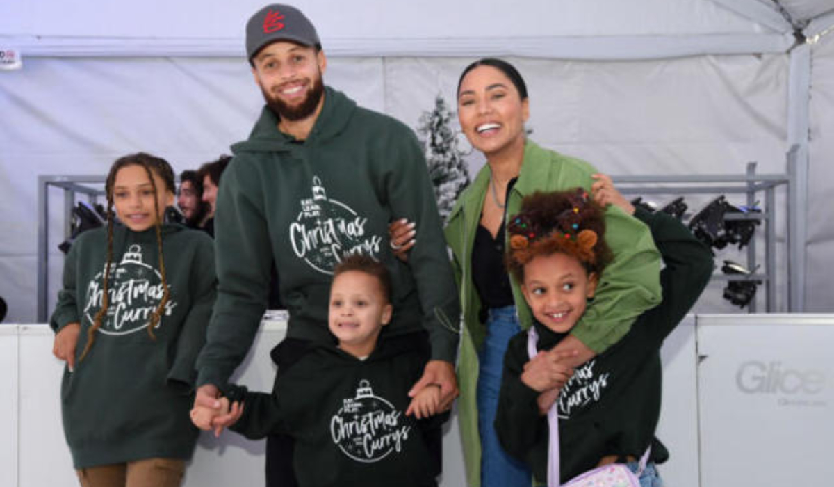 Stephen Curry with his wife, daughters, son