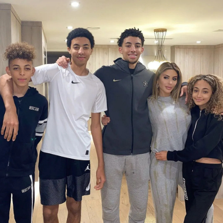 Larsa Pippen with her children