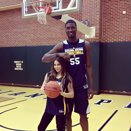 roy hibbert and valerie cooke playing basketball, when roy was in indiana pacers