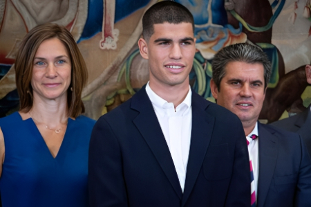carlos alcaraz with his parents virginia garfia escandon and carlos alcaraz senios