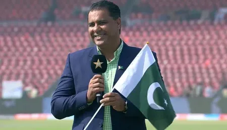 waqar younis commentating in pakistan